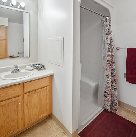 Wilde Ridge independent living apartment bathroom at Good Samaritan Society - Superior